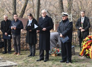 Volkstrauertag in Almaty: Erinnerung an Krieg und Frieden