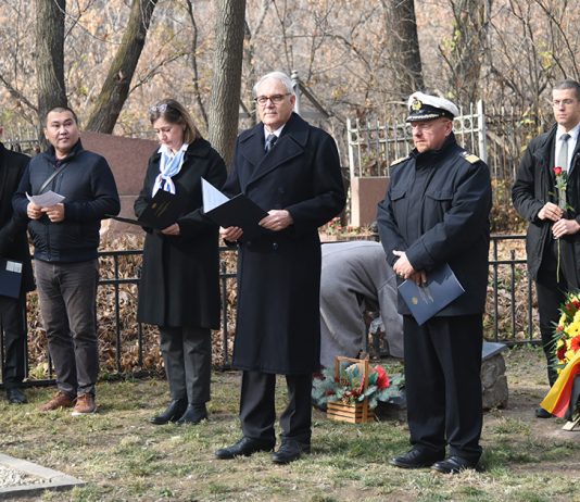 Volkstrauertag in Almaty: Erinnerung an Krieg und Frieden