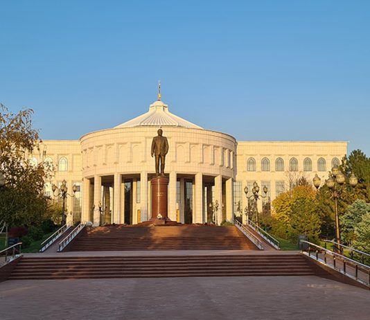 Der weiße Palast in Taschkent – Das Islam Karimow Museum