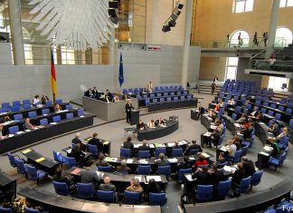 Von Kasachstan nach Deutschland: Wie Jugendaustauschprogramme funktionieren