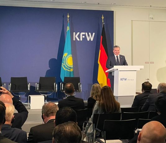 Rohstoffe, Risiken, Rendite: Frankfurt diskutiert Ausbau des Kasachstangeschäfts