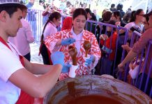 Essen, Singen und Tanzen, bis es regnet