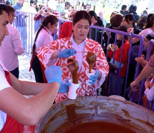 Essen, Singen und Tanzen, bis es regnet