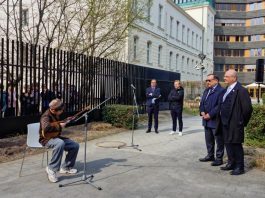 Symbol der Partnerschaft: Kasachstan und Deutschland pflanzen Tulpen in Berlin