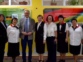 Staatsminister Gunther Krichbaum besucht 68. Gymnasium in Almaty