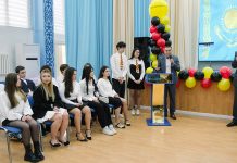 Von den ersten Deutschstunden bis zum internationalen Diplom: Feierliche Übergabe der DSD-II-Diplome am Gymnasium Nr. 68