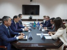 Kasachstan und EU treiben Ausbau des Transkaspischen Korridors voran