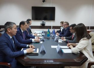 Kasachstan und EU treiben Ausbau des Transkaspischen Korridors voran