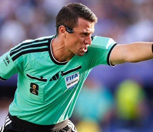 Vom Debüt bis zum Eklat: Wie usbekische Schiedsrichter ihre erste Fußball-Weltmeisterschaft erlebten