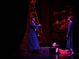 Das Deutsche Theater hisst „Das Purpursegel”