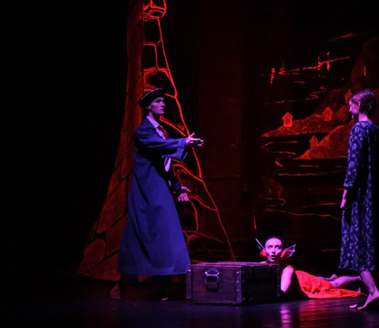 Das Deutsche Theater hisst „Das Purpursegel”