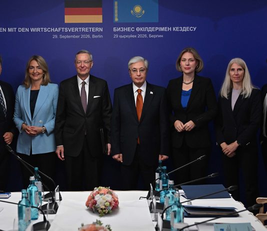 Tokajew wirbt in Berlin für engere Wirtschaftsbeziehungen Tokajew wirbt in Berlin für engere Wirtschaftsbeziehungen