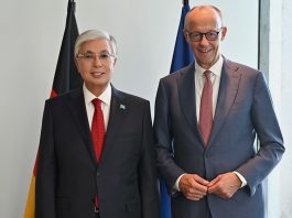 Tokajew und Merz bei Gesprächen und gemeinsamer Pressekonferenz